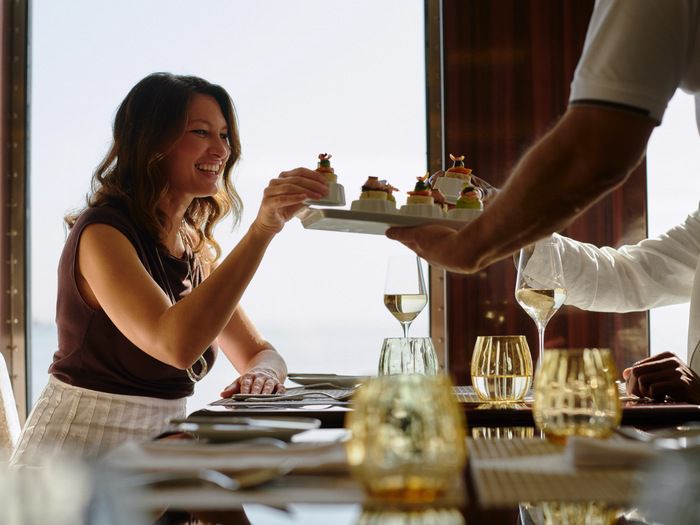 Restaurants, Bars & Cafés on Atlas Adventurer